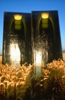 Fusées dans un champ de blé - tirage argentique sur papier - 1988 - photo de Denis Bourges